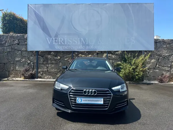 Audi A4 Avant 2.0 TDI S-line 8