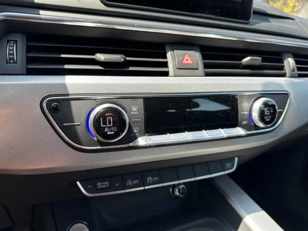 Audi A4 Avant 2.0 TDI S-line 24