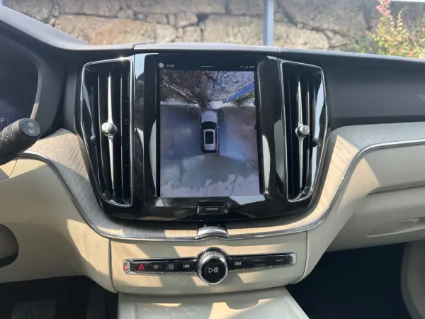 Volvo XC 60 2.0 T6 PHEV R-Design AWD 17