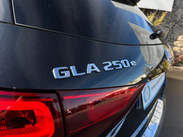 Mercedes-Benz GLA 250 e 8G-DCT AMG Line 12