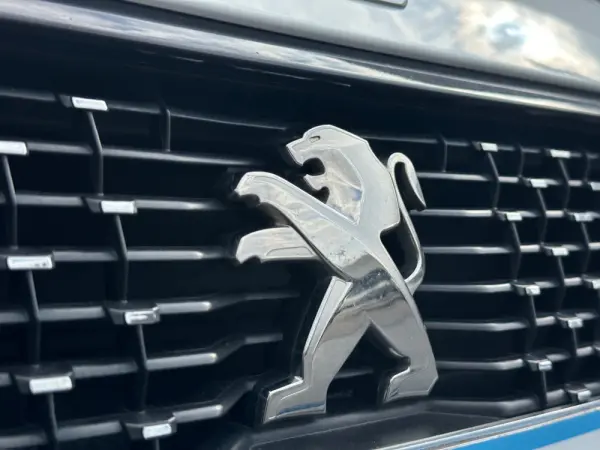 Peugeot 208 1.2 PureTech GT Line EAT8 5