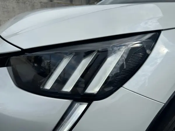 Peugeot 208 1.2 PureTech GT Line EAT8 10