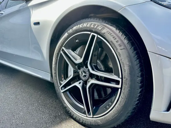 Mercedes-Benz C 300 de AMG Line 11