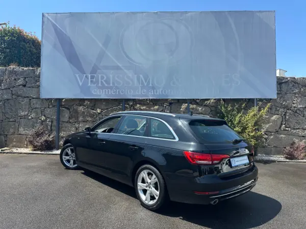 Audi A4 Avant 2.0 TDI S-line 11