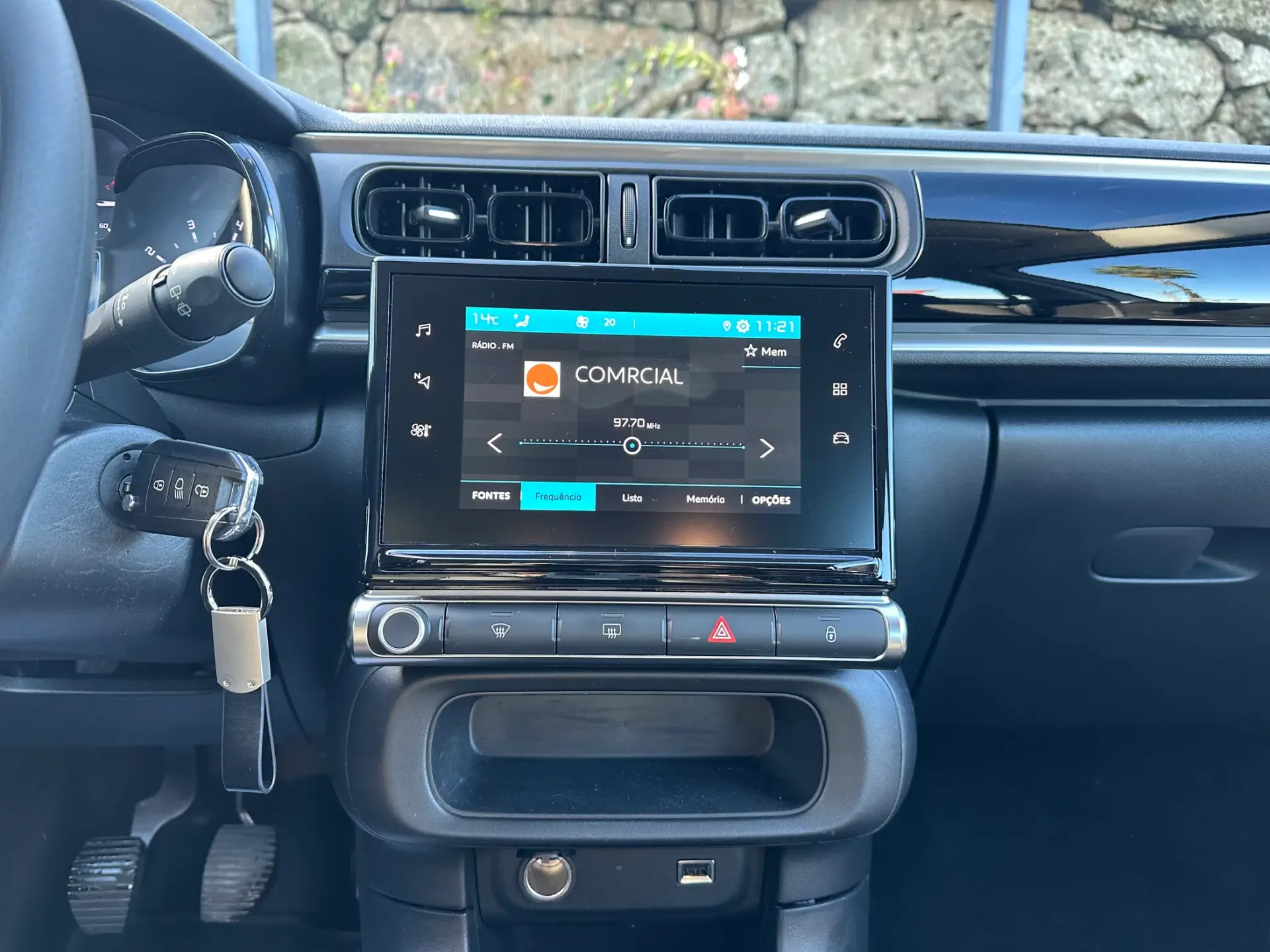 Citroen C3 1.2 PureTech Shine 16