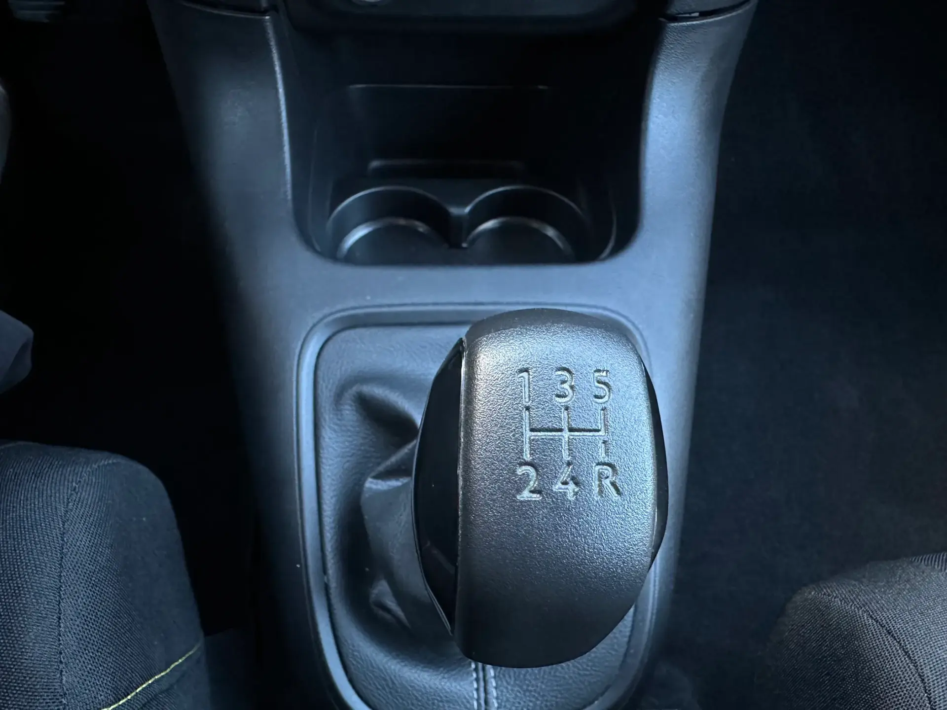 Citroen C3 1.2 PureTech Shine 23