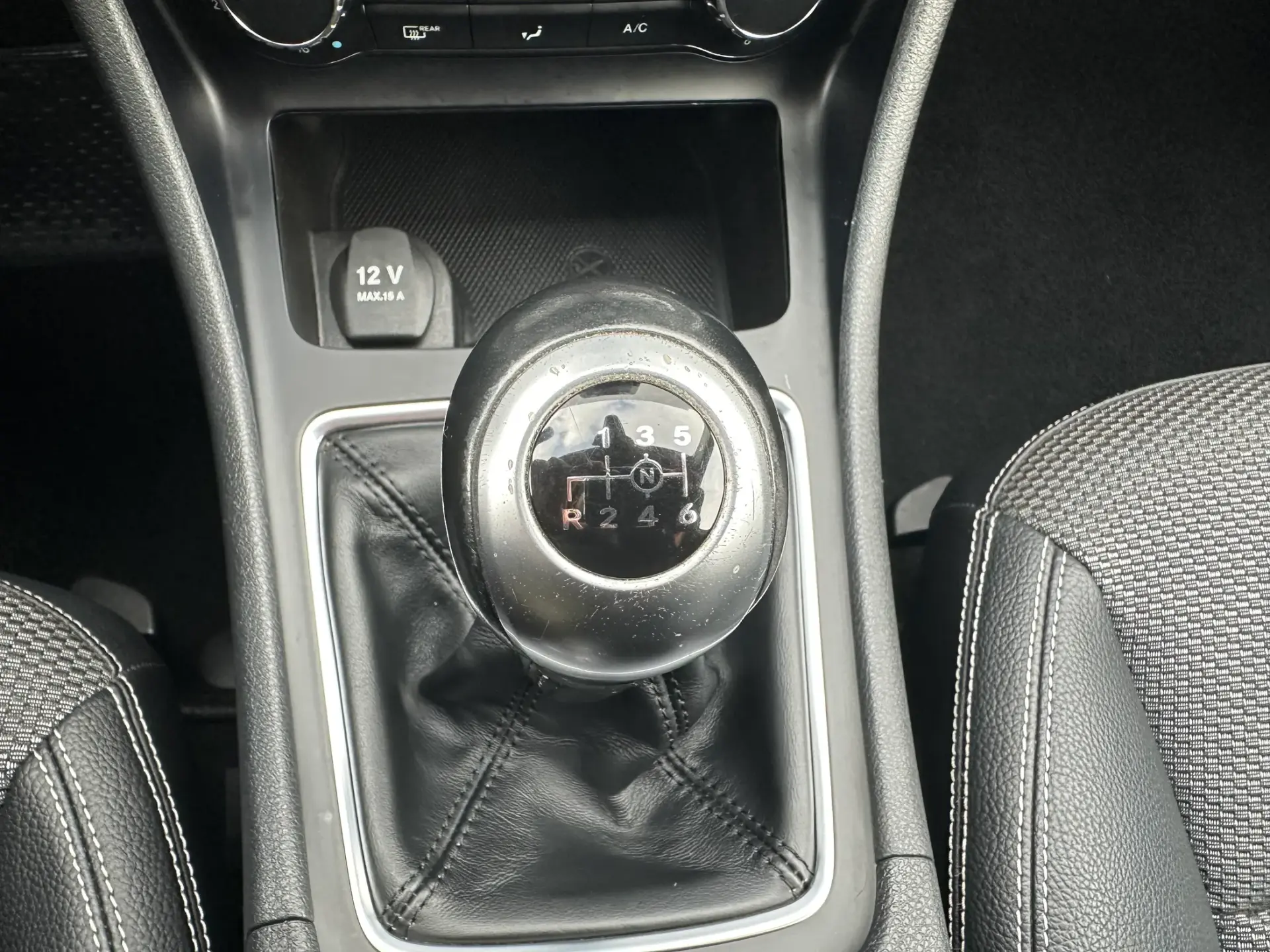 Mercedes-Benz CLA 180 d Urban 26