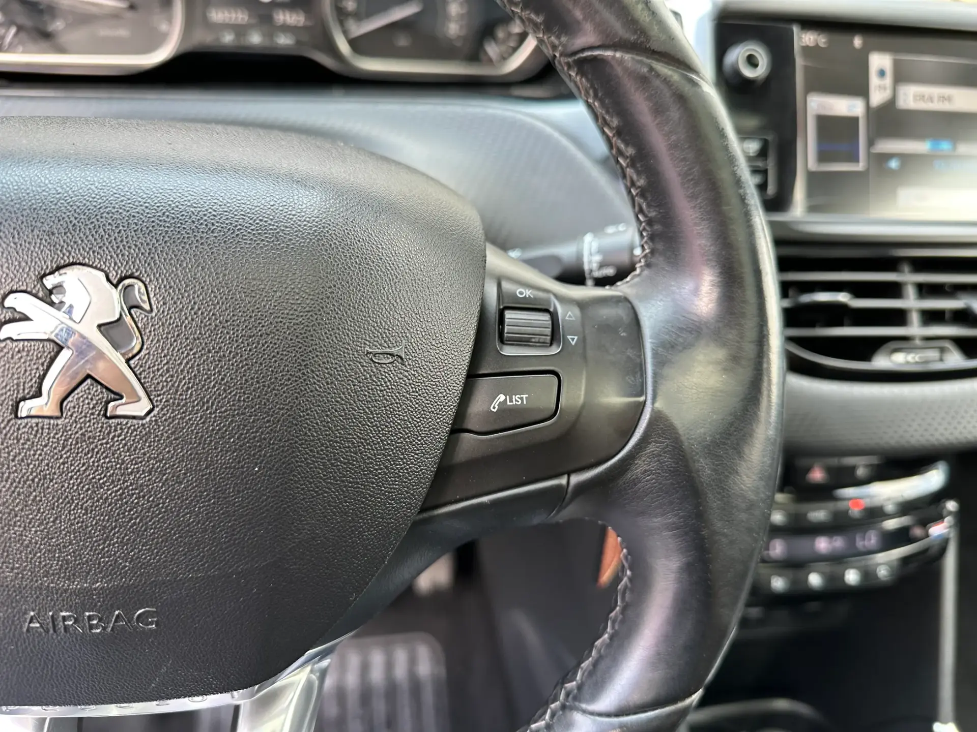 Peugeot 2008 1.6 e-HDi Allure 16