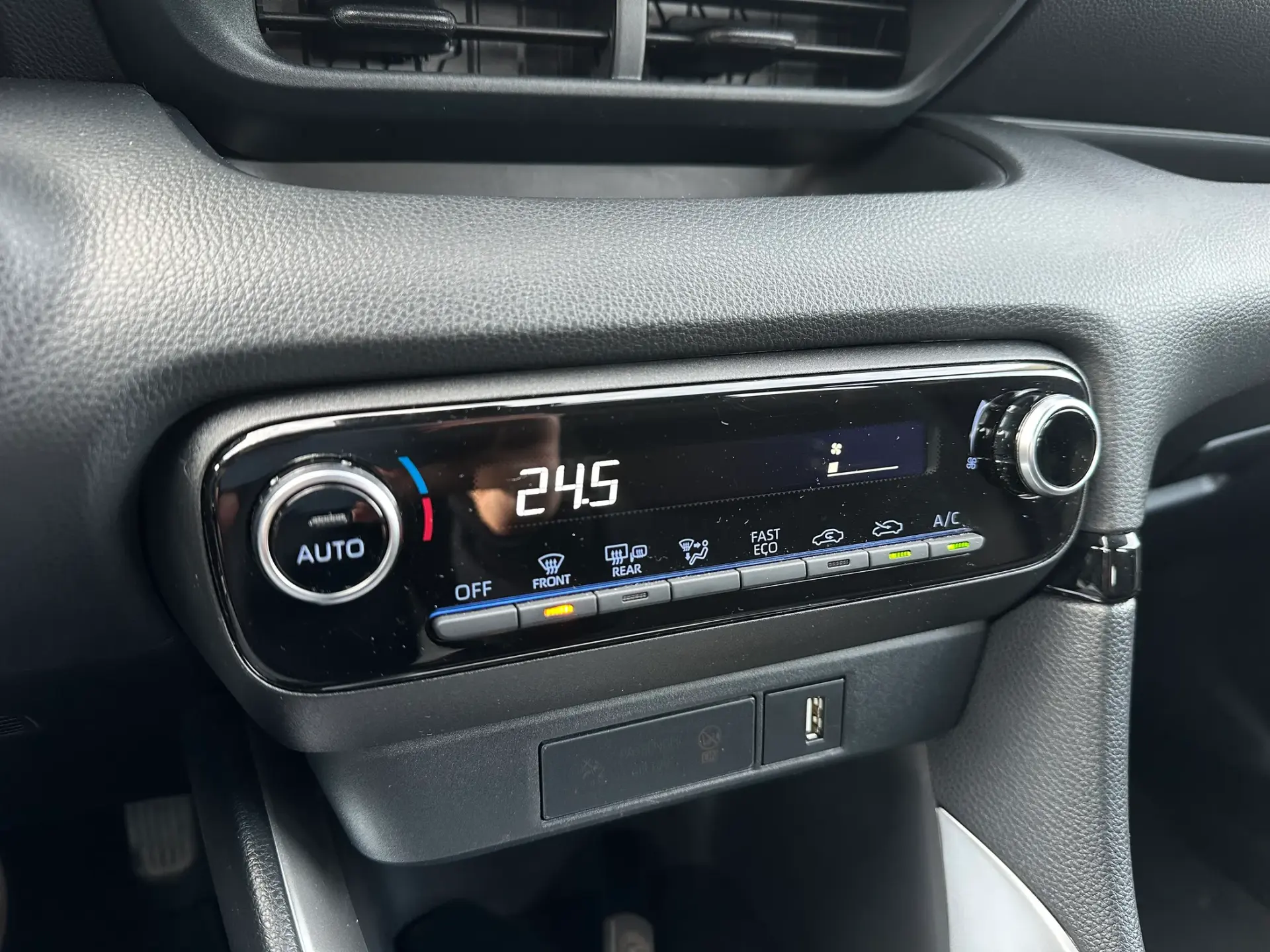 Toyota Yaris 1.5 HDF Comfort Plus 24