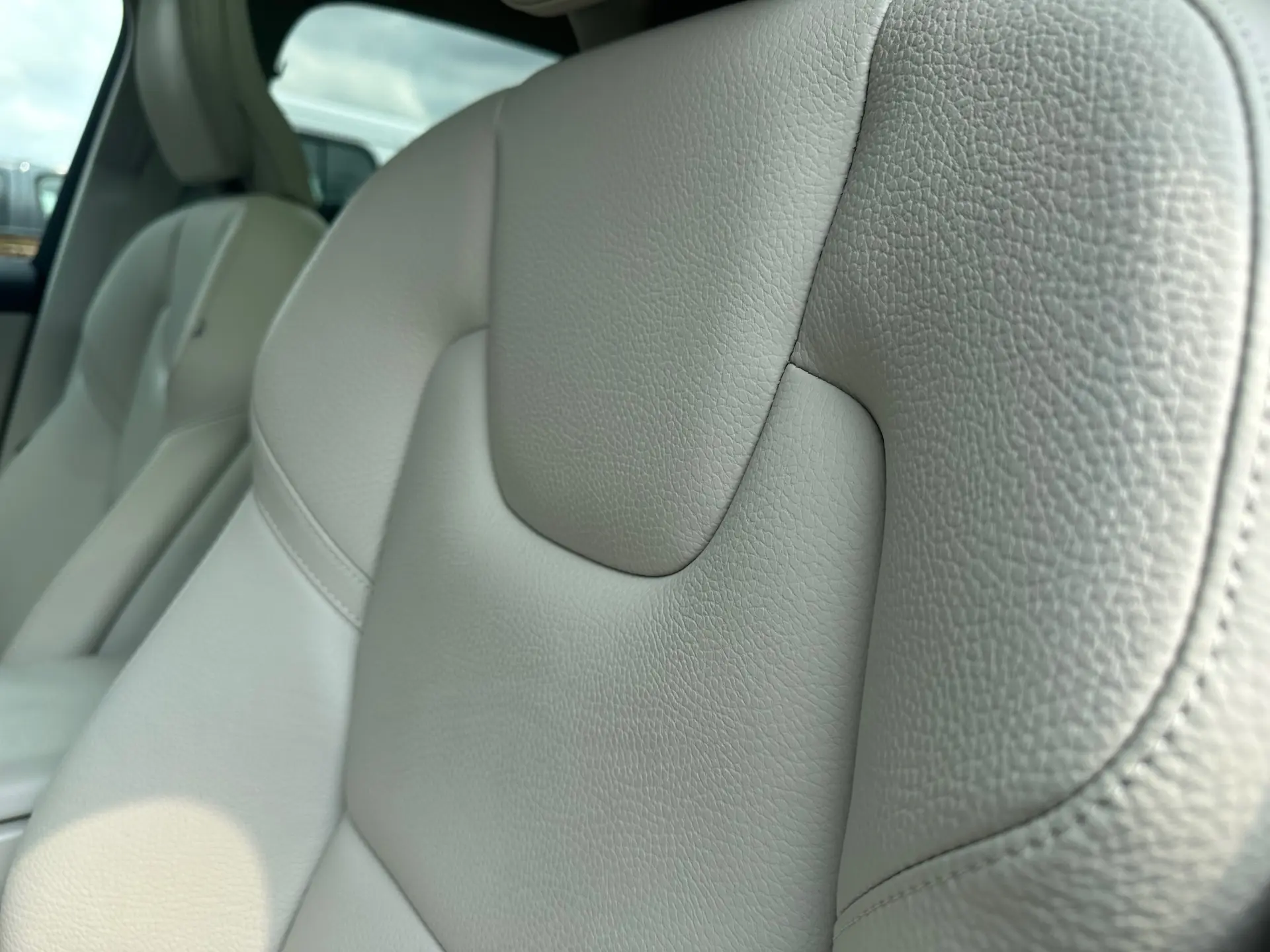 Volvo XC 60 2.0 T6 PHEV R-Design AWD 29