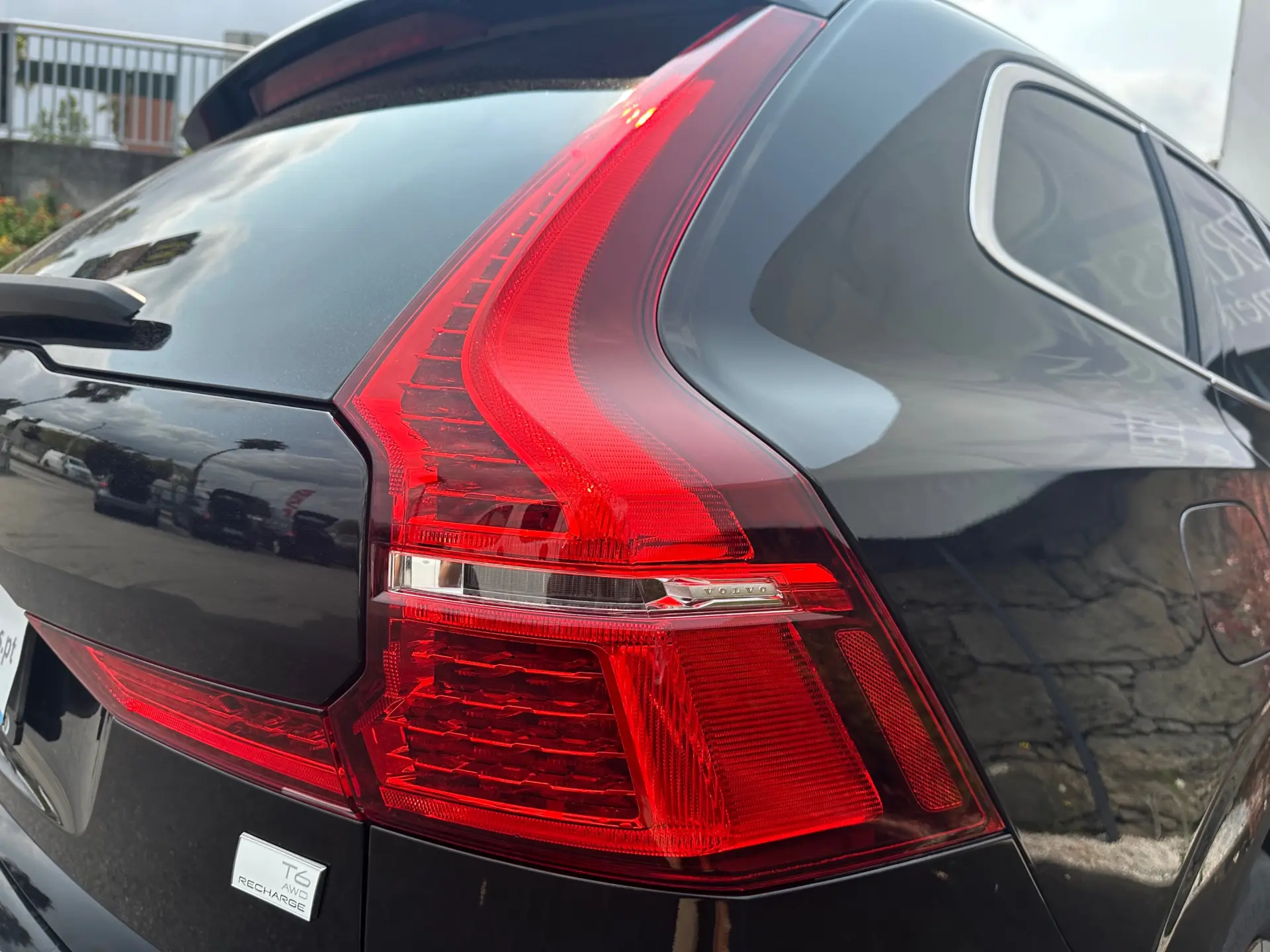 Volvo XC 60 2.0 T6 PHEV R-Design AWD 6