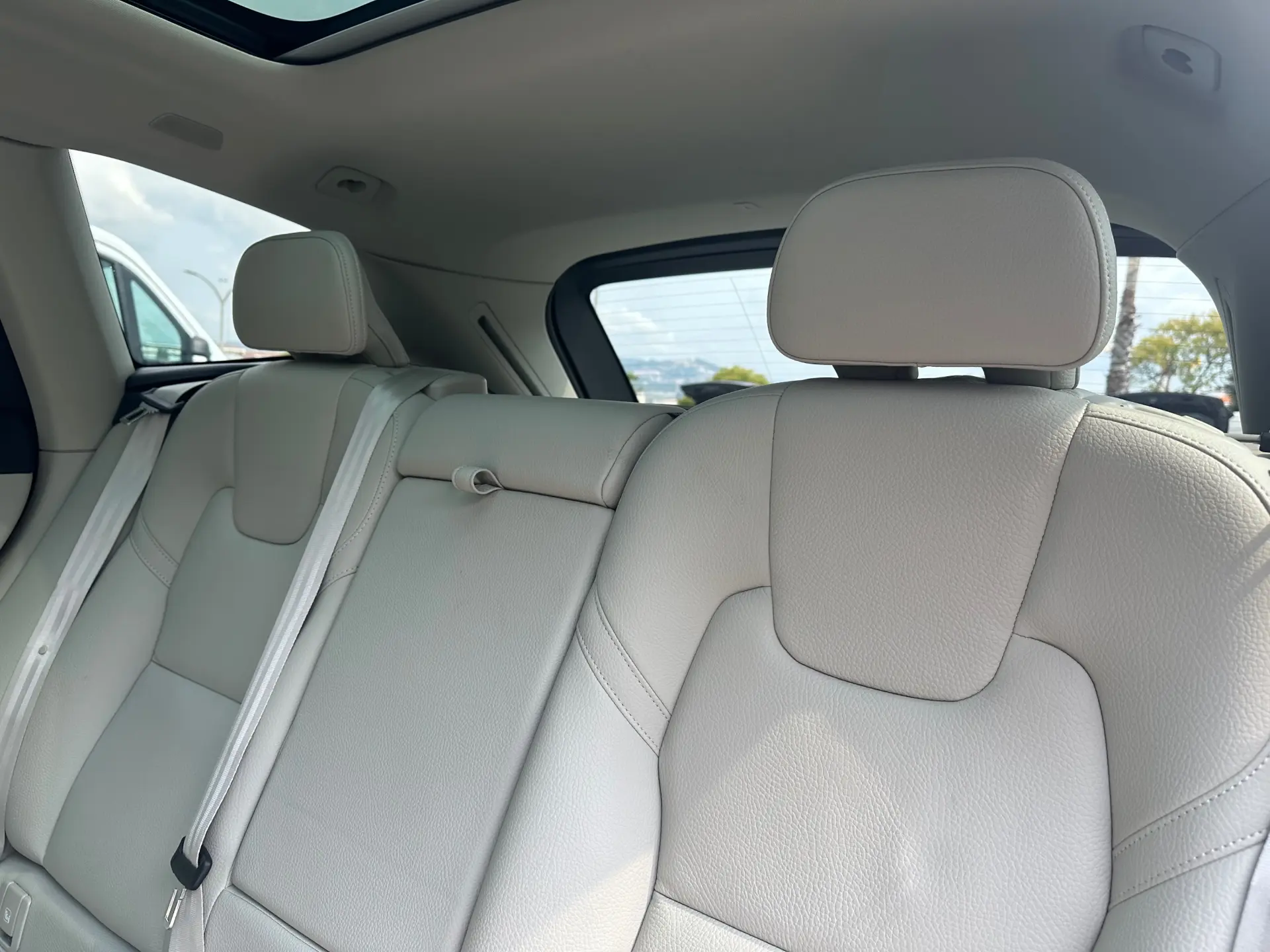 Volvo XC 60 2.0 T6 PHEV R-Design AWD 28
