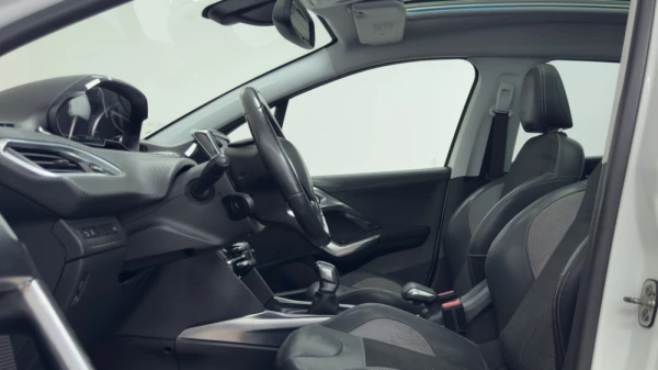 Peugeot 2008 1.2 PureTech Style 18