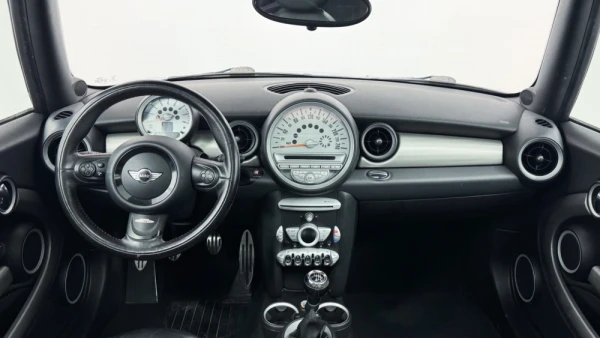 MINI 3 Portas ONE 23