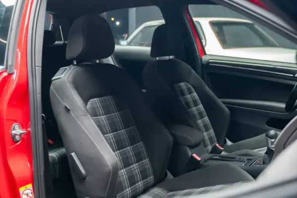Volkswagen Golf 2.0 TDi GTD 21