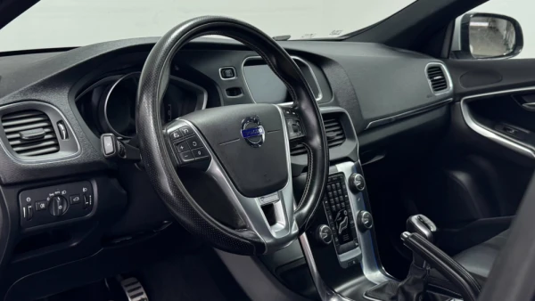 Volvo V40 1.6 D2 Eco R-Design 12