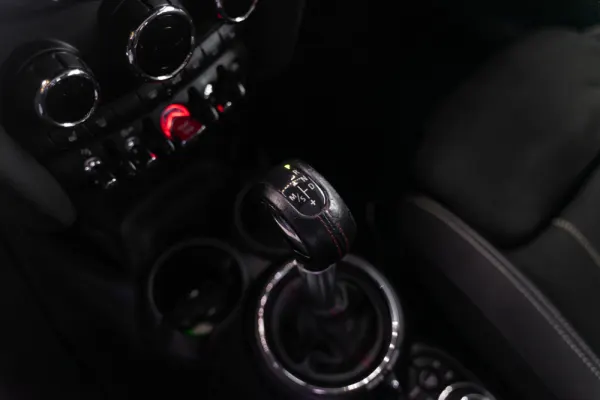 MINI 3 Portas John Cooper Works Plus Auto Desportiva 14