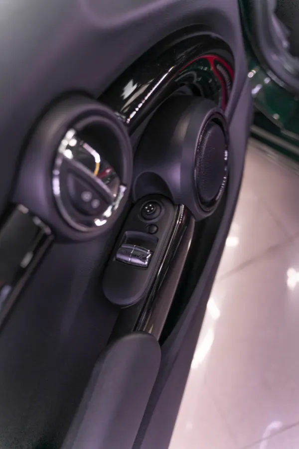 MINI 3 Portas John Cooper Works Plus Auto Desportiva 19