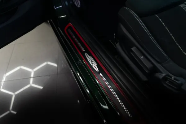 MINI 3 Portas John Cooper Works Plus Auto Desportiva 13