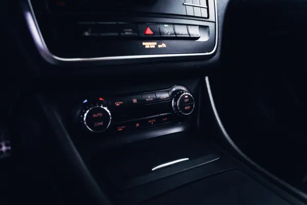 Mercedes-Benz CLA 220 d Shooting Brake AMG Line Aut. 12