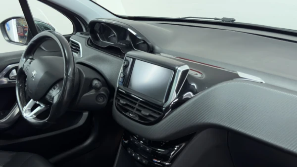 Peugeot 2008 1.2 PureTech Style 12