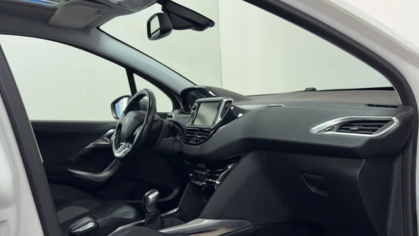 Peugeot 2008 1.2 PureTech Style 11
