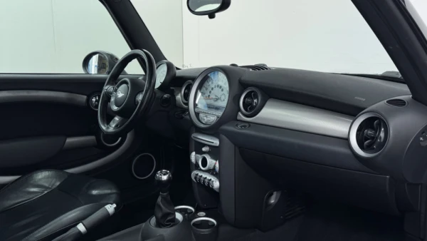 MINI 3 Portas ONE 16