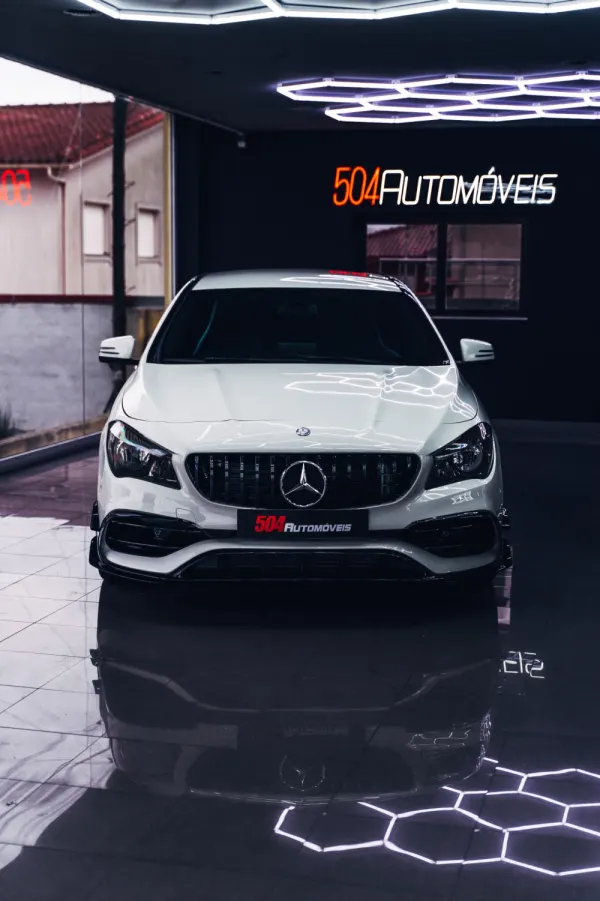 Mercedes-Benz CLA 220 d Shooting Brake AMG Line Aut. 2