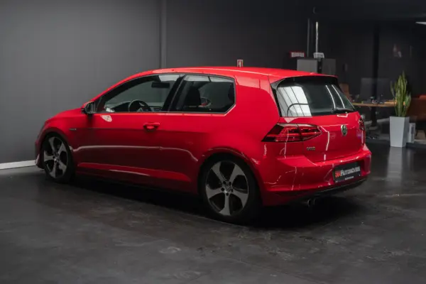 Volkswagen Golf 2.0 TDi GTD 9