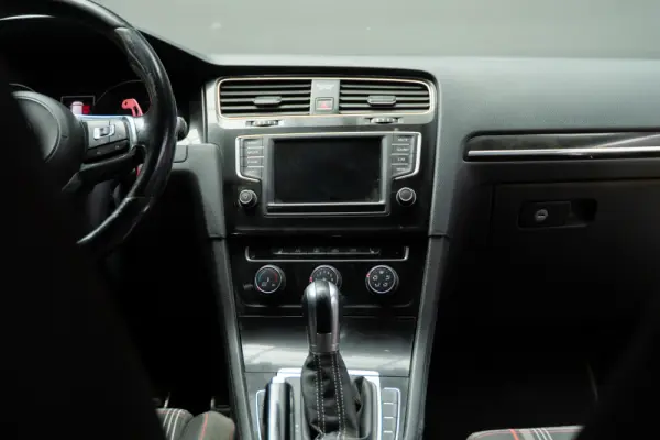 Volkswagen Golf 2.0 TSi GTI DSG 16