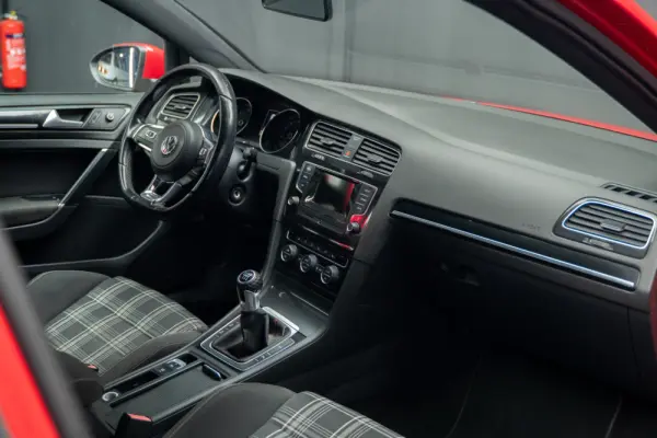 Volkswagen Golf 2.0 TDi GTD 20