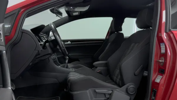 Volkswagen Golf 2.0 TDi GTD 33