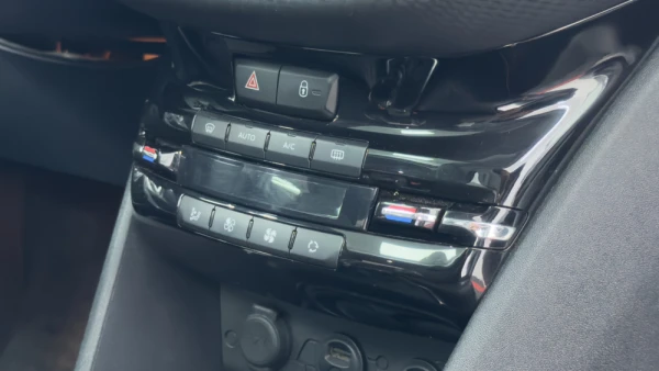 Peugeot 2008 1.2 PureTech Style 13
