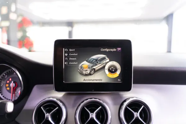 Mercedes-Benz GLA 220 d AMG Line 19