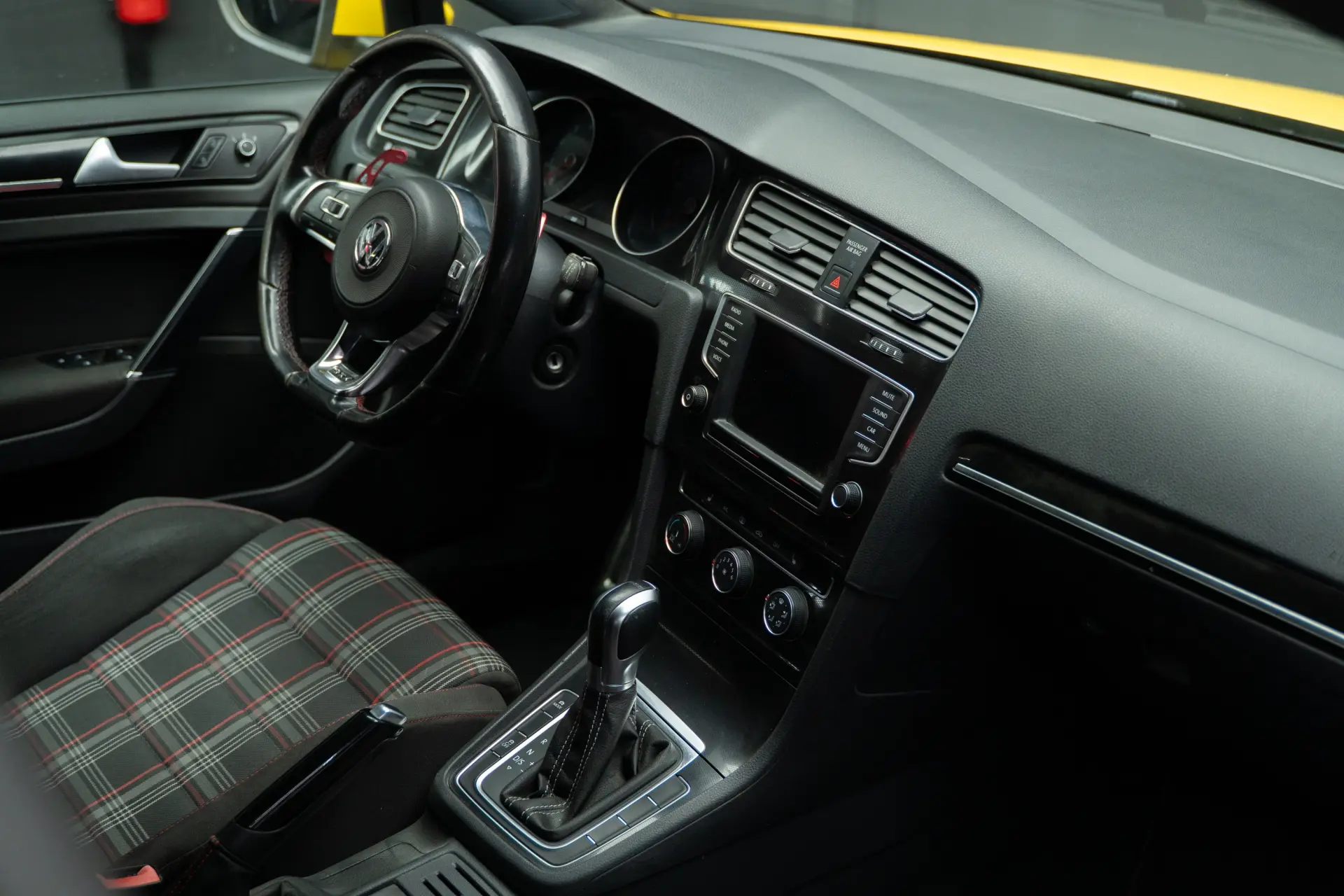 Volkswagen Golf 2.0 TSi GTI DSG 13