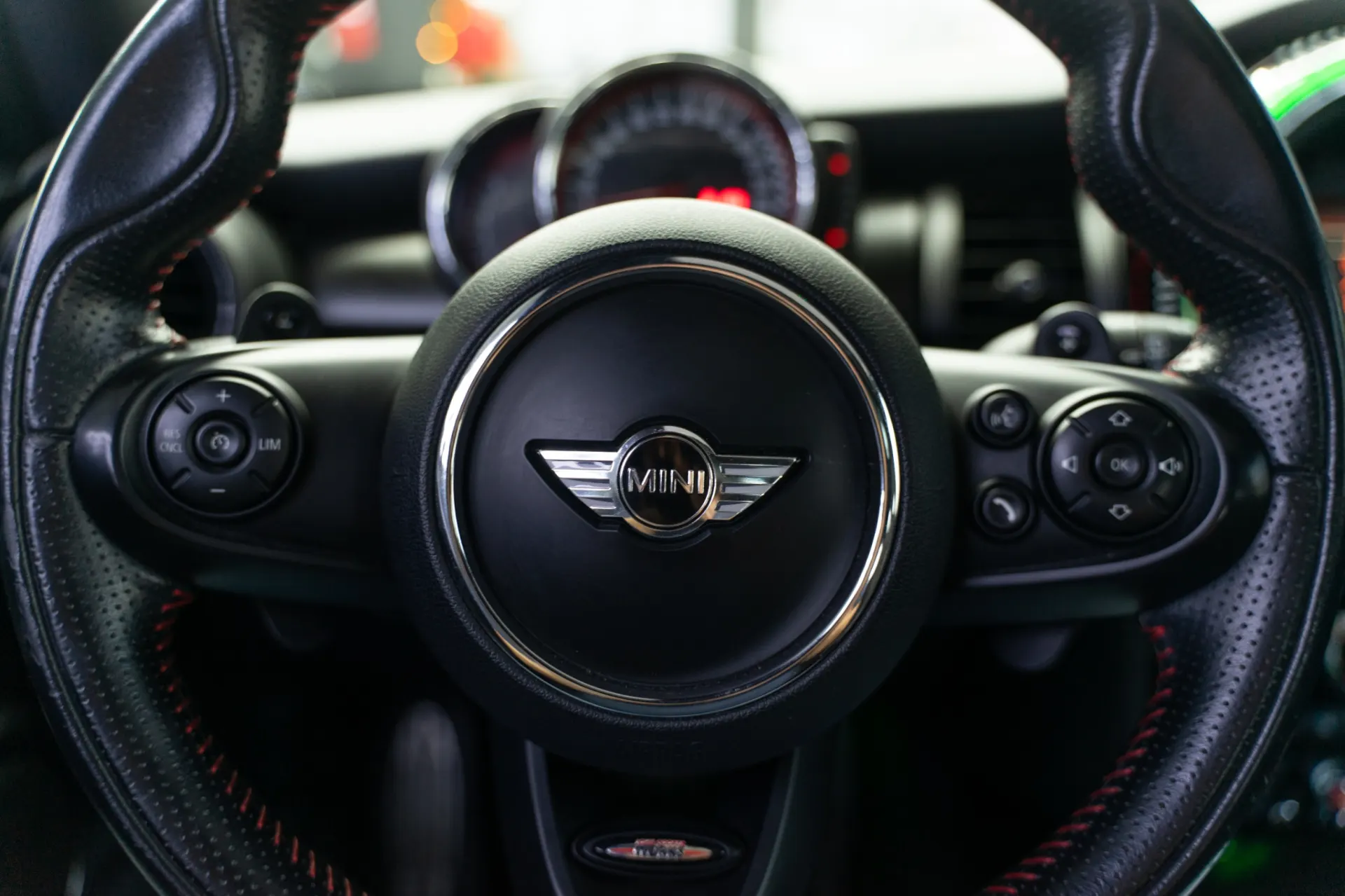 MINI 3 Portas John Cooper Works Plus Auto Desportiva 25