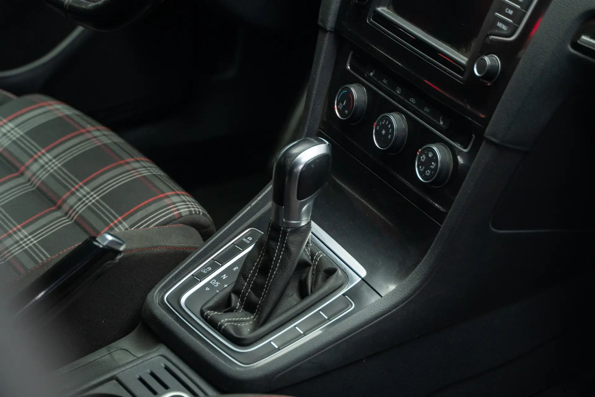 Volkswagen Golf 2.0 TSi GTI DSG 15