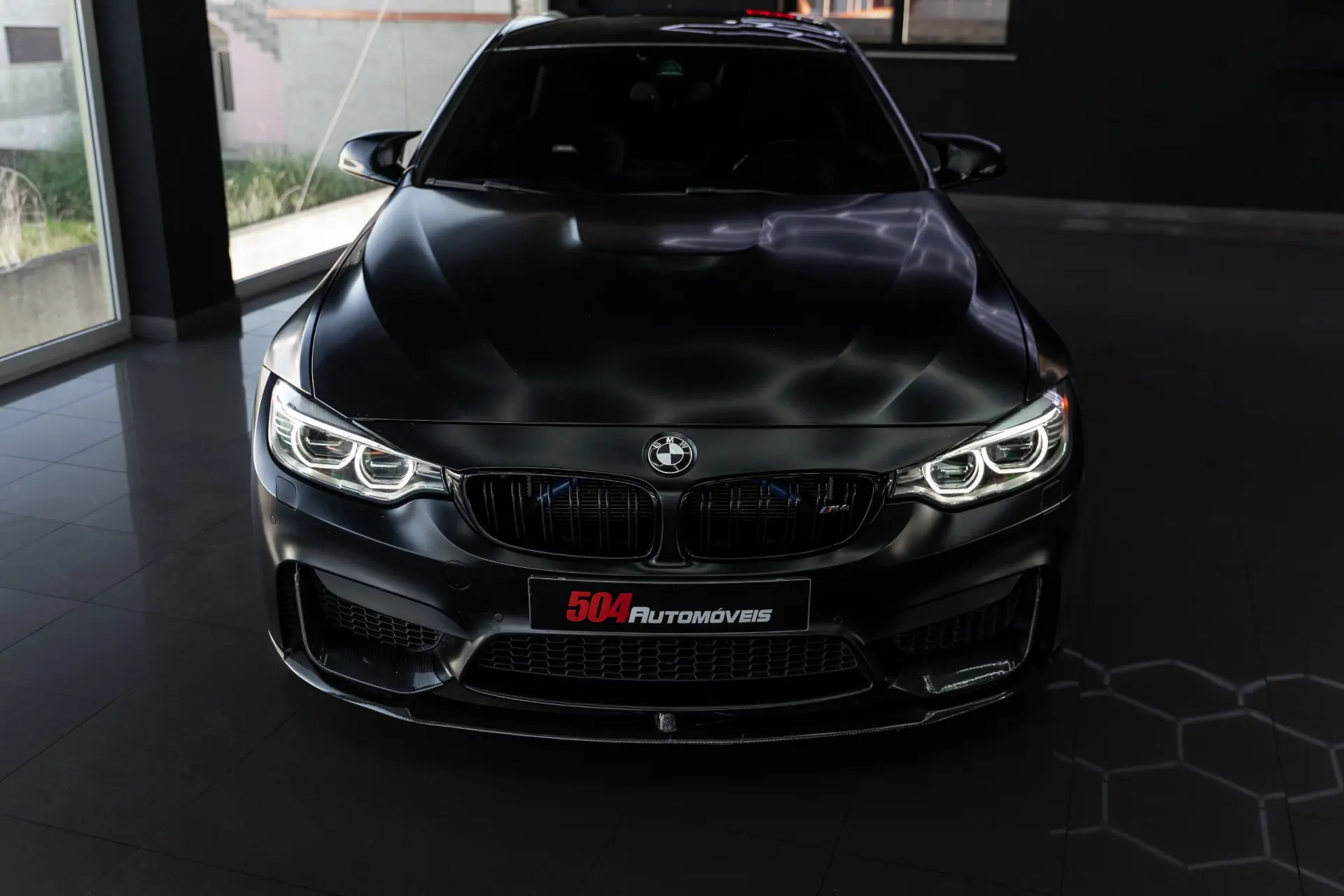 BMW M4 Outro 6