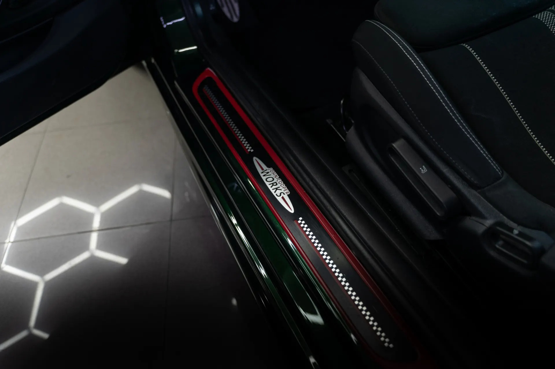 MINI 3 Portas John Cooper Works Plus Auto Desportiva 13