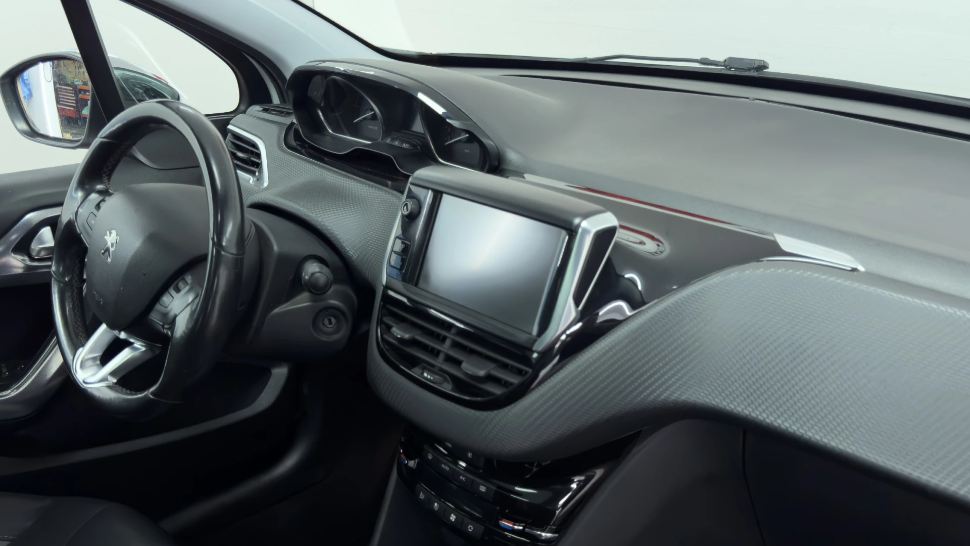 Peugeot 2008 1.2 PureTech Style 12