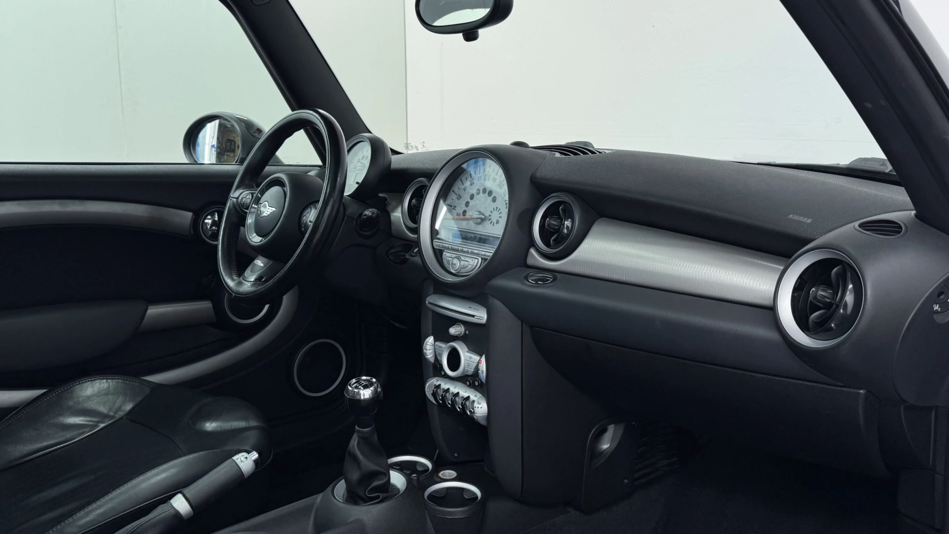 MINI 3 Portas ONE 16