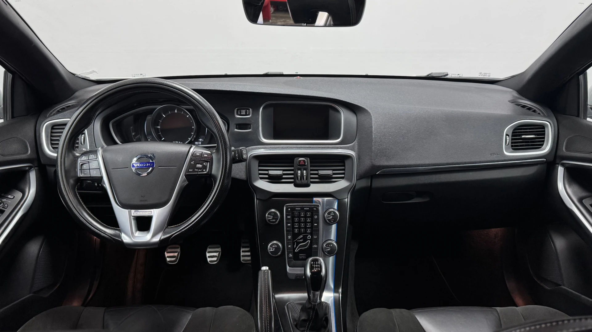 Volvo V40 1.6 D2 Eco R-Design 17