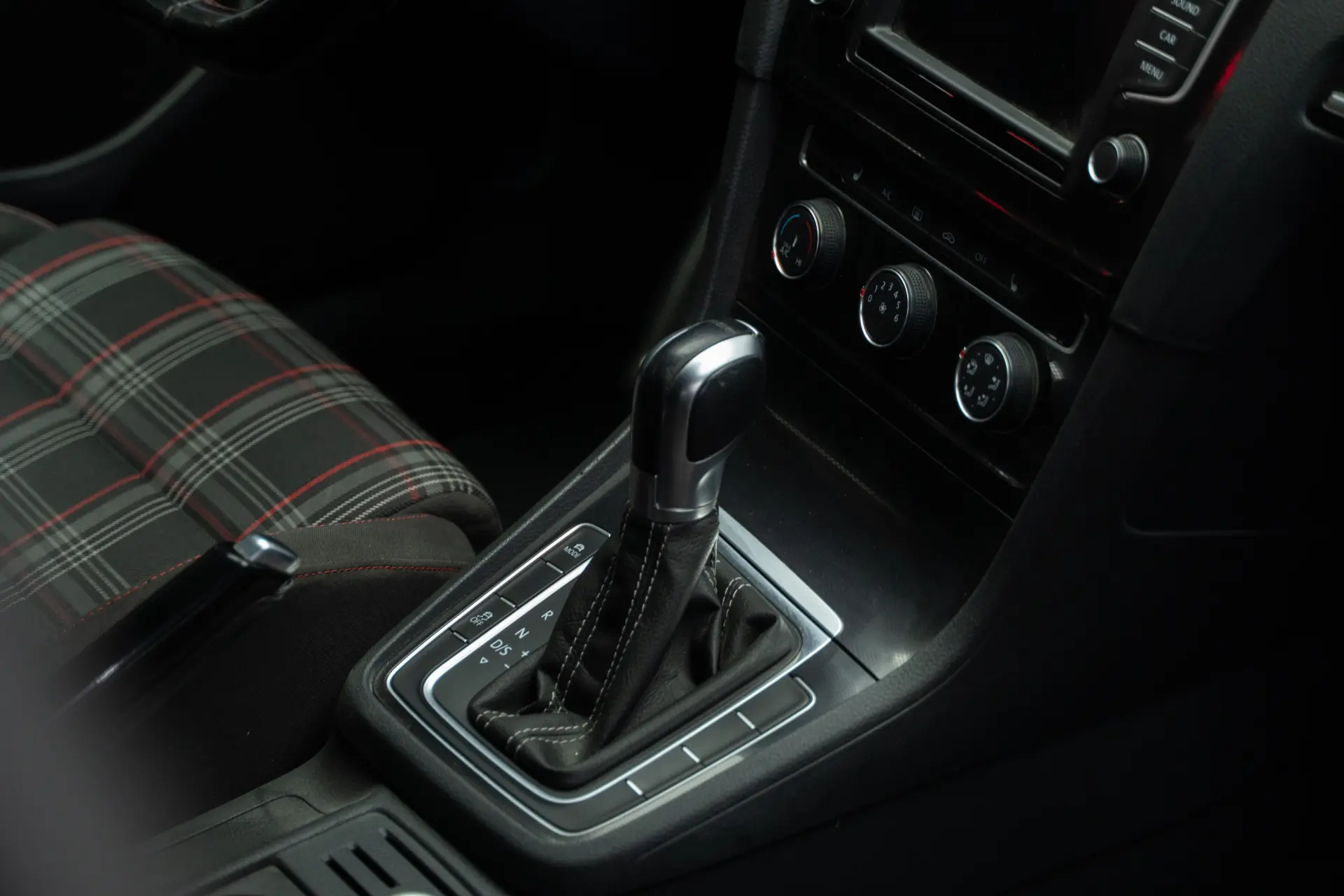 Volkswagen Golf 2.0 TSi GTI DSG 14