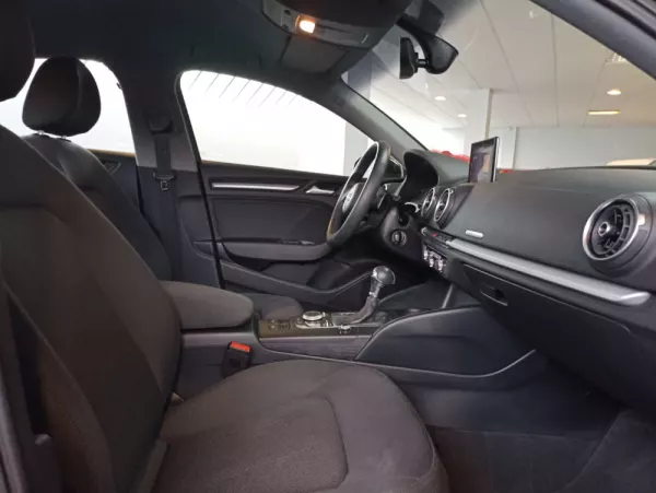 Audi A3 Limousine 30 TFSI Design S tronic 19