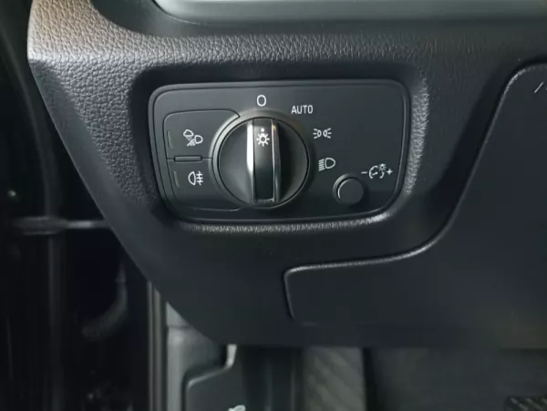 Audi A3 Limousine 30 TFSI Design S tronic 32