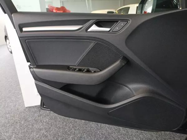 Audi A3 Limousine 30 TFSI Design S tronic 33