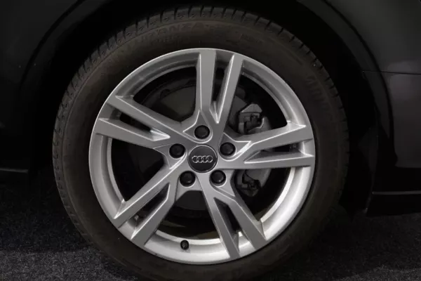 Audi A3 Limousine 30 TFSI Design S tronic 35