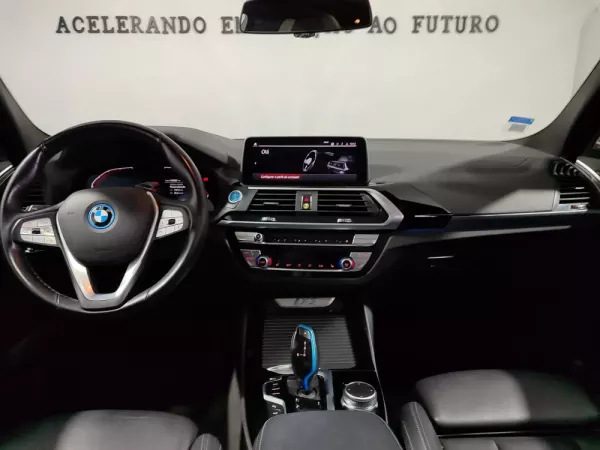 BMW iX3 Inspiring 26