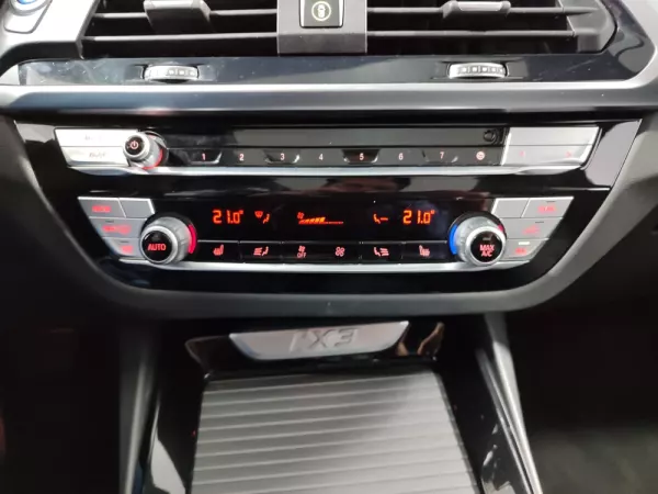 BMW iX3 Inspiring 36