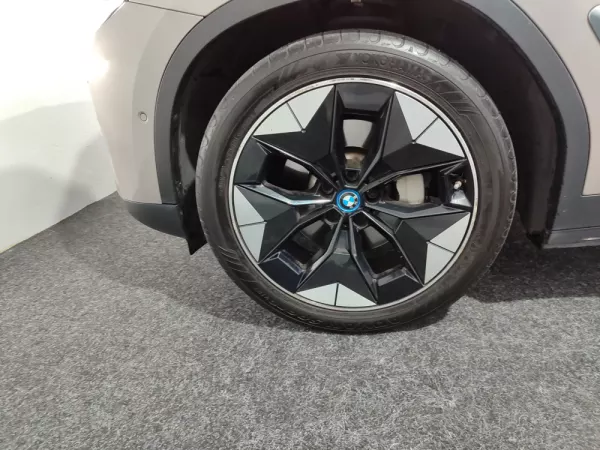 BMW iX3 Inspiring 51